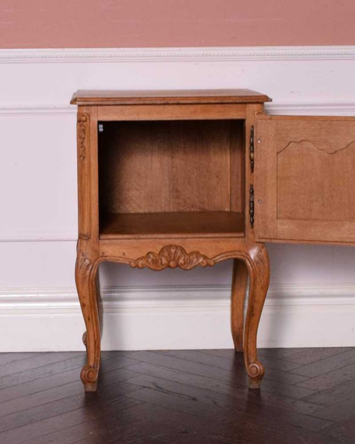 フランスのアンティーク家具、おしゃれな猫脚のサイドキャビネット(j