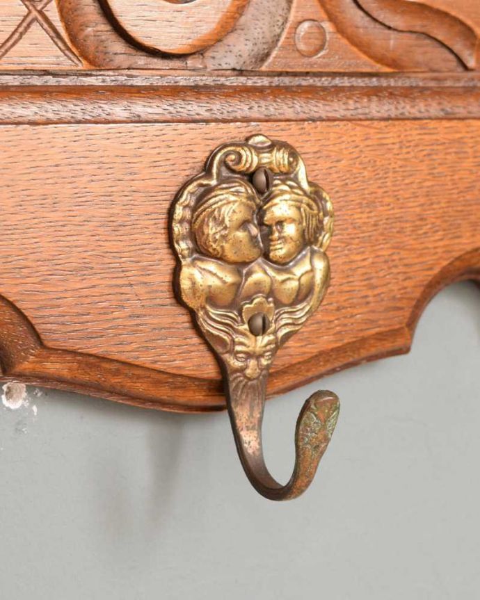 フランスで見つけたエレガントなアンティークウォールハンガー（壁付け