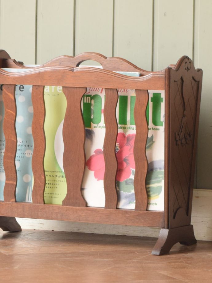 フランスから届いたアンティークのマガジンラック、おしゃれな雑誌収納