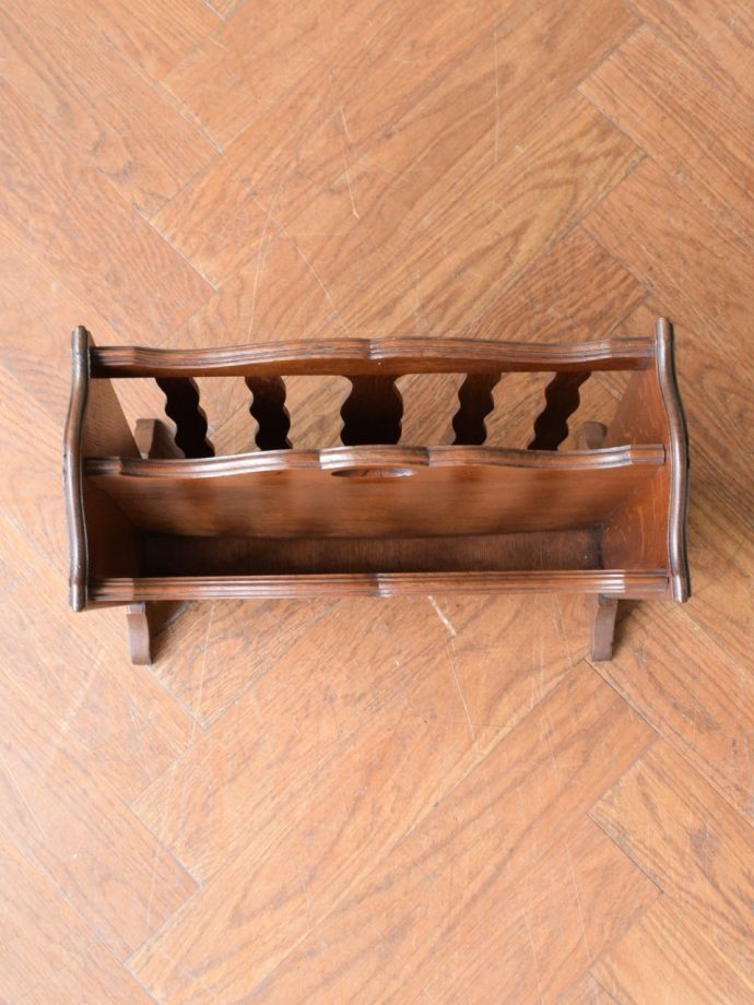 フランスから届いたアンティークのマガジンラック、おしゃれな雑誌収納