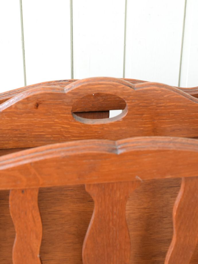 フランスから届いたアンティークのマガジンラック、おしゃれな雑誌収納