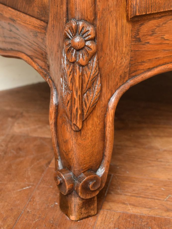 フランスから届いたアンティークの食器棚、本棚にもピッタリのガラス