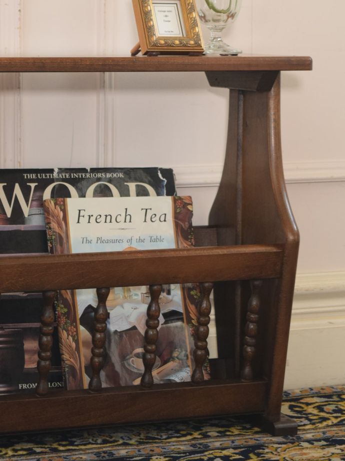 サイドテーブルに使えるマガジンラック、フランスから届いた