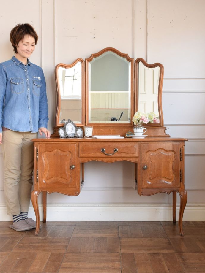 フランスから届いたアンティークの三面鏡、フレンチスタイルの