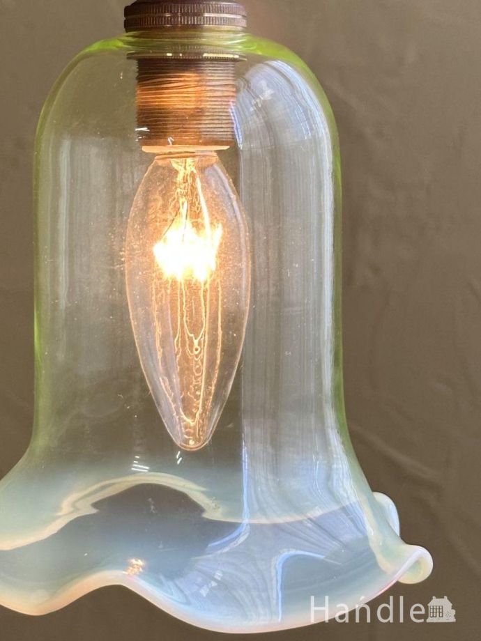 ヴァセリンガラスのアンティークガラスシェード、イギリスから届いた