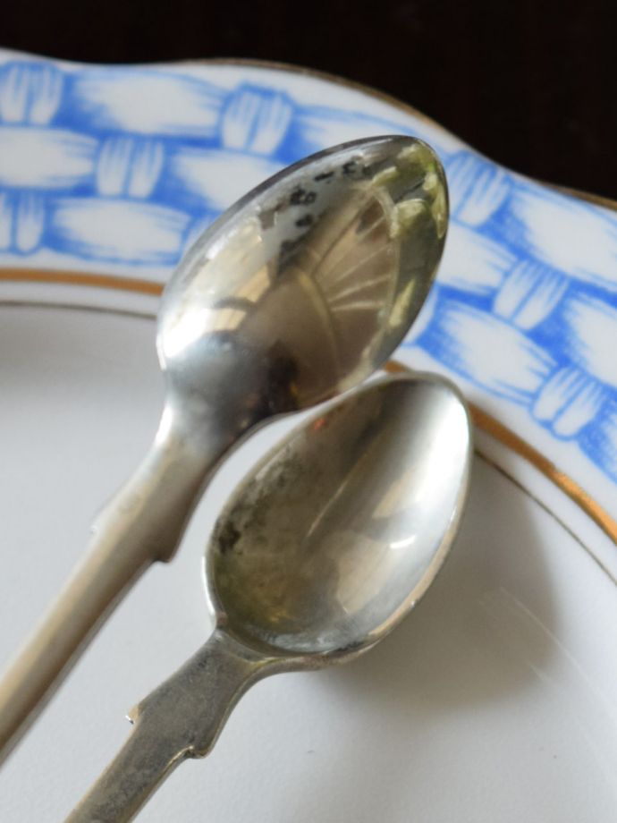 英国シルバープレートのカトラリー、繊細な装飾が美しいシュガートング