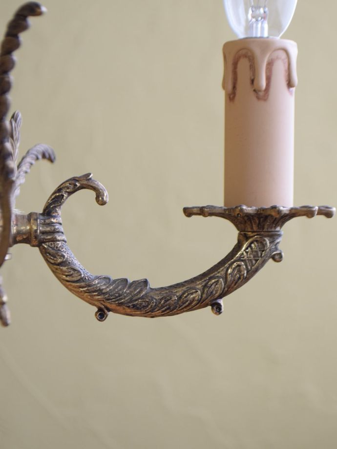 フランスで見つけたアンティークのシャンデリア、3灯タイプの真鍮製