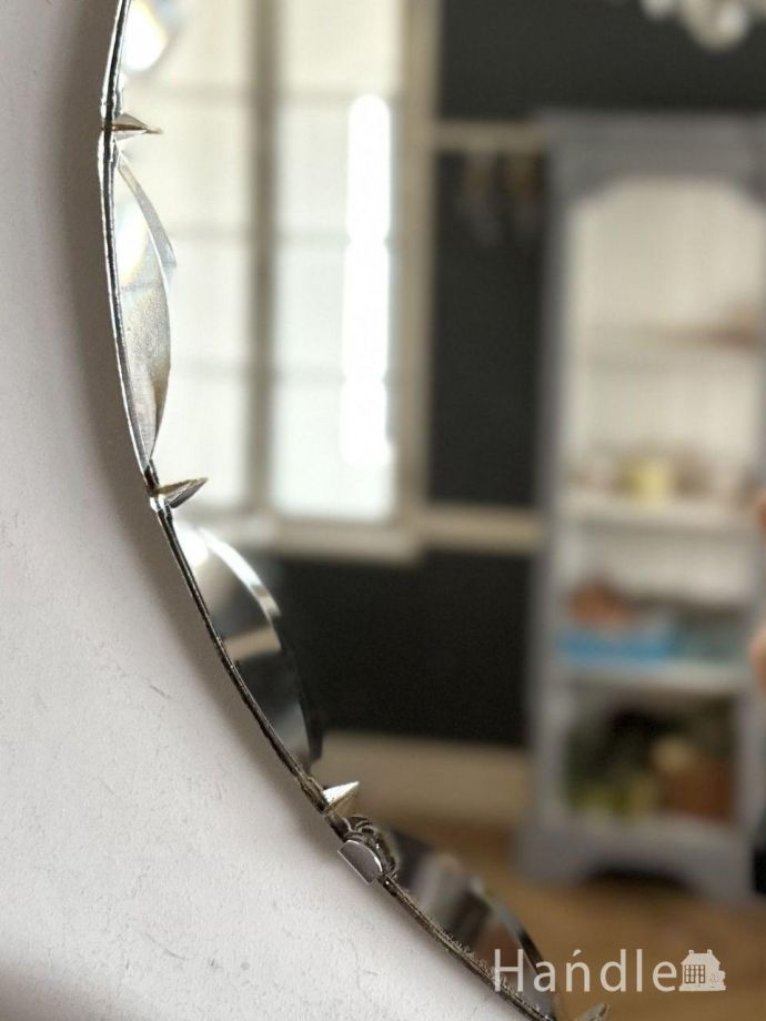 イギリスから届いたアンティークミラー、縁取りのカッティングが美しい