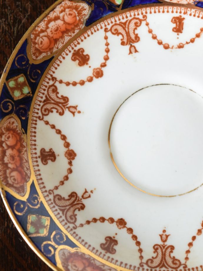 ロイヤルアルバートクラウンチャイナのおしゃれな食器、伊万里デザイン