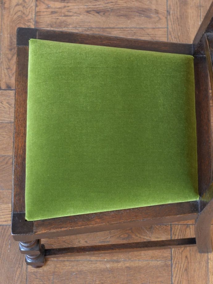 イギリスから届いたアンティークの椅子、ボビンターニングレッグの