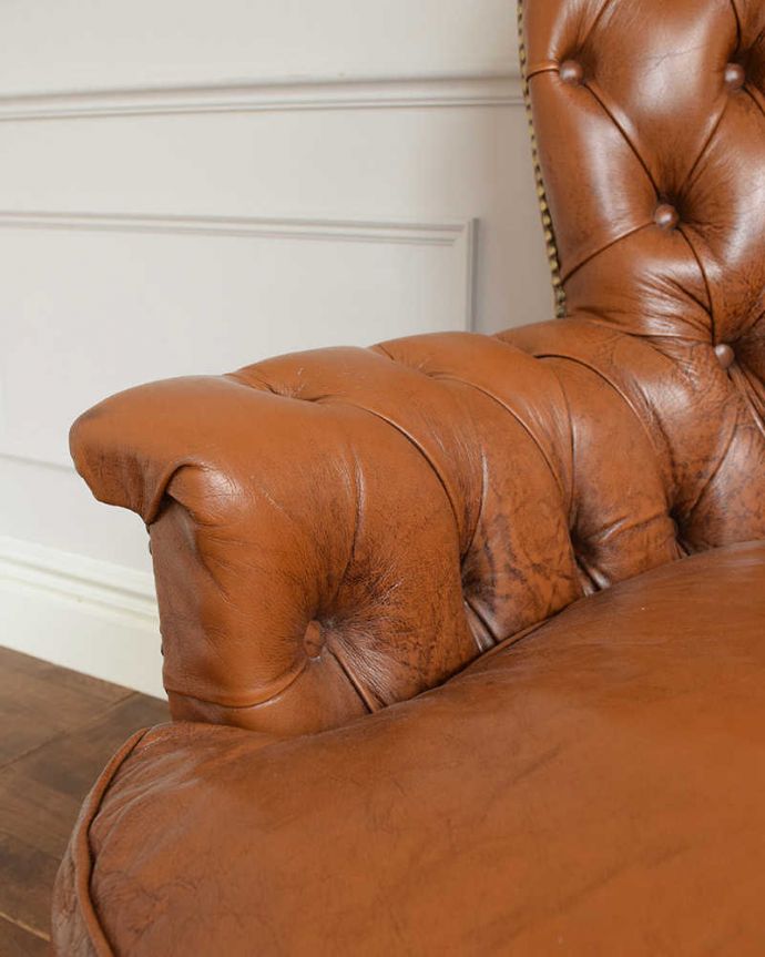 英国輸入の革張りアンティークソファ、カッコいいパーソナルチェア（1