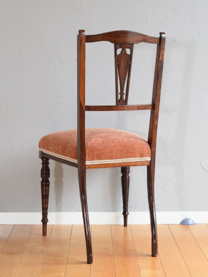 ローズウッドのおしゃれなアンティーク椅子、象嵌の背もたれが美しい