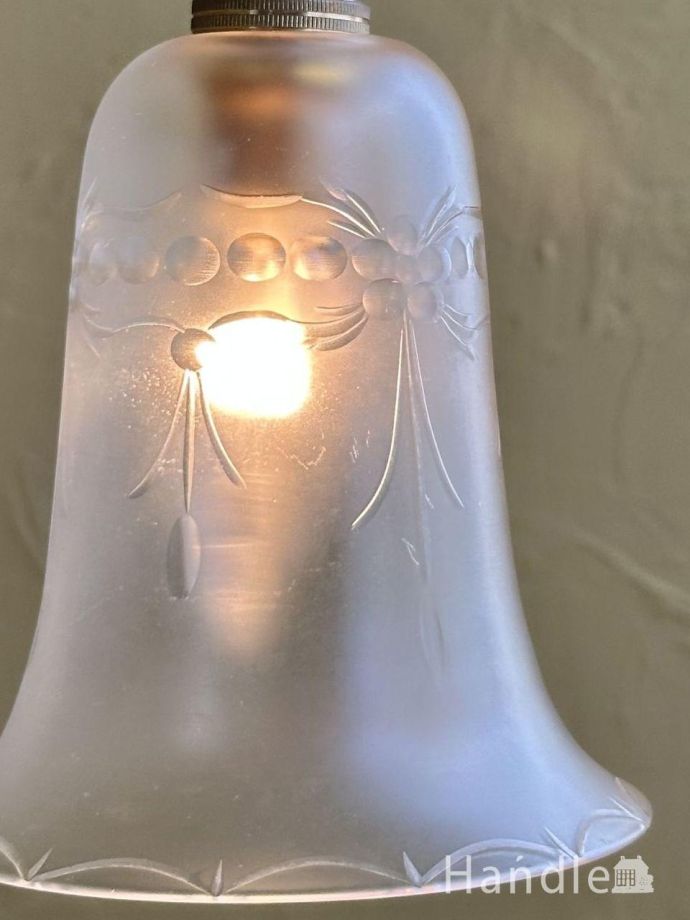 お花の模様が浮かびあがるアンティークの照明、イギリスから届いた