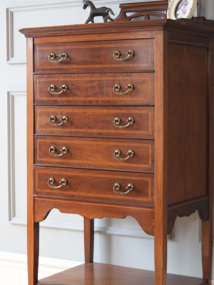 イギリスから届いた美しいアンティーク家具、マホガニー材の