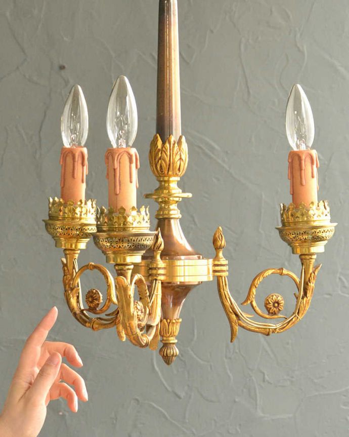 イギリスで出会った真鍮アンティークシャンデリア（3灯）（E17