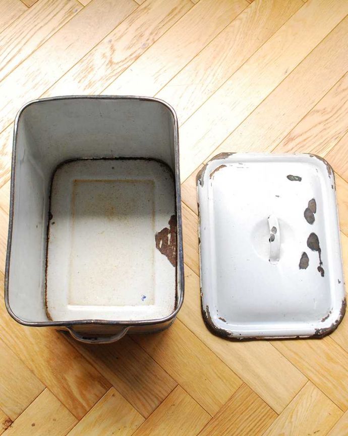 イギリスから届いたアンティーク琺瑯のブレッド缶(ブレッドビン)(k