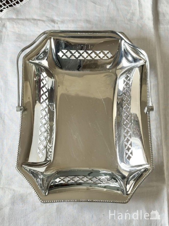 イギリスから届いたアンティークのバスケット、持ち手が付いたシルバー