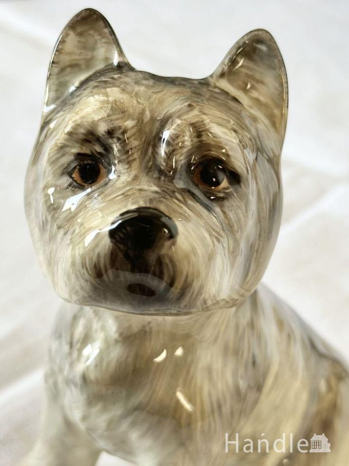 英国アンティークの陶磁器で出来たフィギュリン、表情が可愛い白い