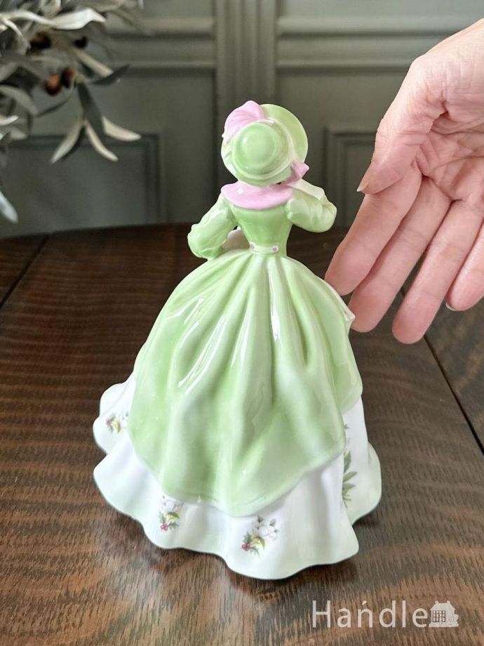 英国から届いたロイヤルウースターのフィギュリン 、「スウィート