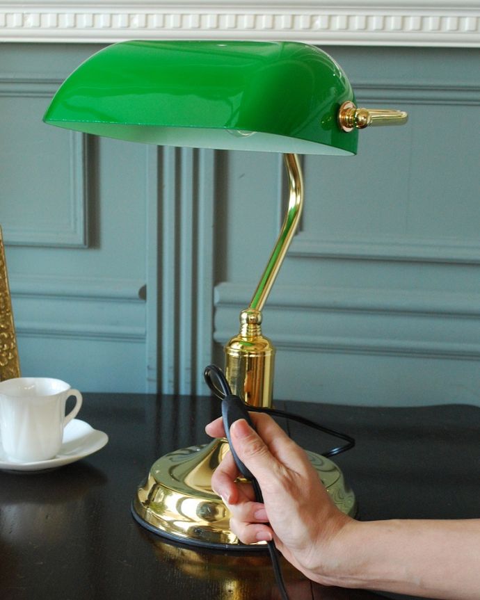 見た目がカッコいいデスクランプ、グリーンのシェードのバンカーズ