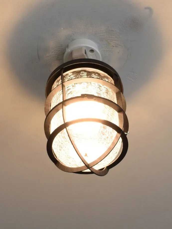 クラックガラスのアンティーク風のシーリングライト（レトロなデッキ