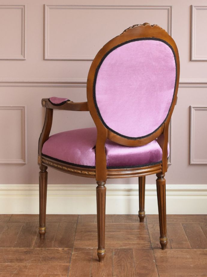 フランスのアンティークチェア、優雅なアーム付きのサロンチェア(q-545