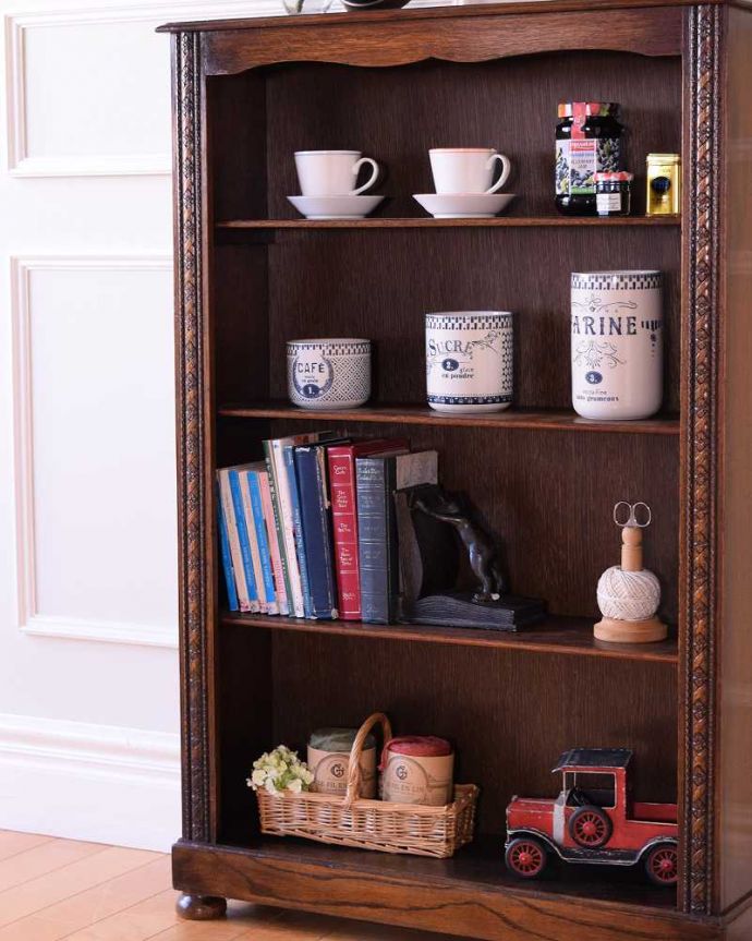 英国スタイルのアンティーク家具、オープン棚のブックシェルフ（本棚