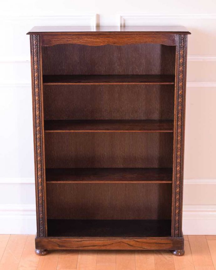 英国スタイルのアンティーク家具、オープン棚のブックシェルフ（本棚