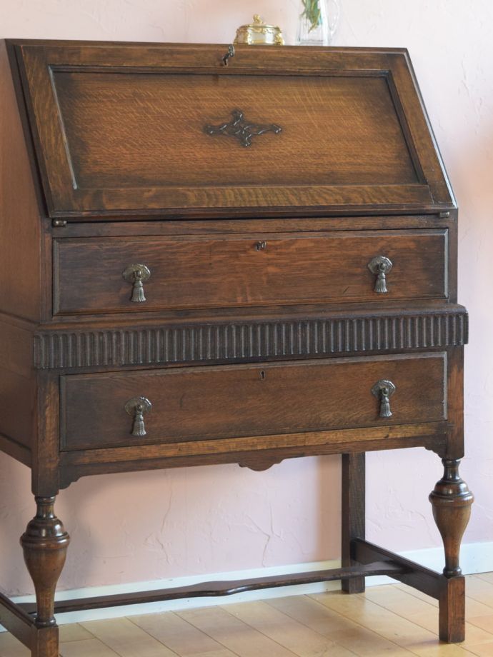 英国アンティークのライティングビューロー、オーク材の収納式デスク(q