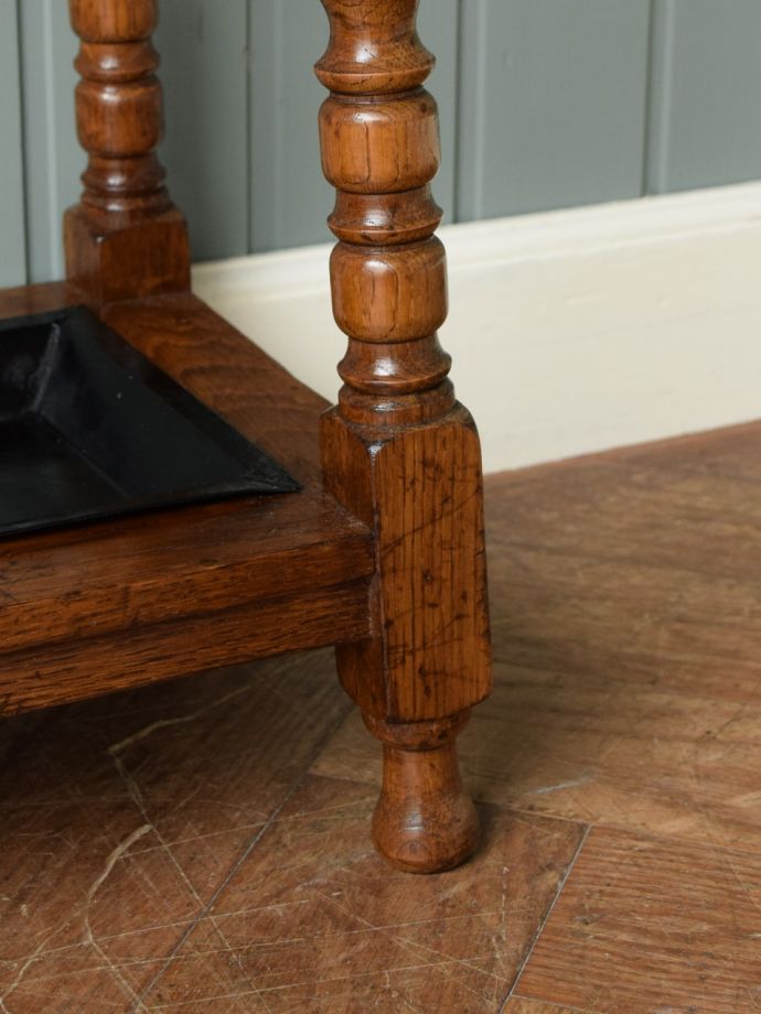 玄関のおしゃれなアンティーク家具、英国のステッキスタンド傘立て(q