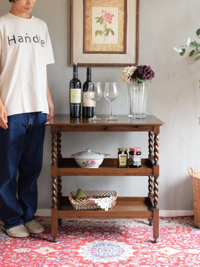 英国アンティークのおしゃれなトローリーワゴン、天板が大きく広がる