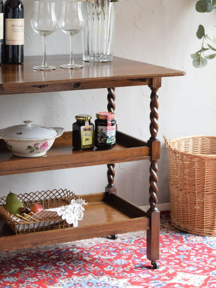 英国アンティークのおしゃれなトローリーワゴン、天板が大きく広がる