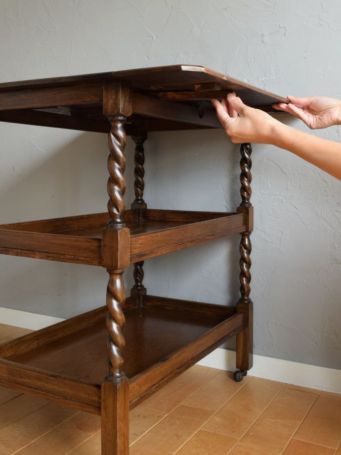 英国アンティークのおしゃれなトローリーワゴン、天板が大きく広がる