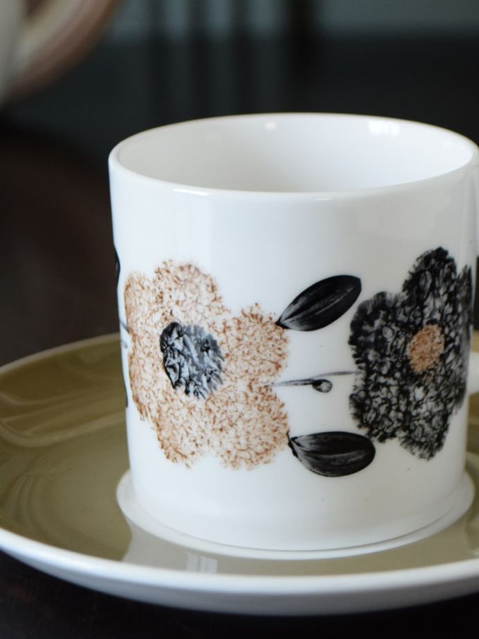 スージークーパー（Susie Cooper）のビンテージ食器、フラワーモチーフ