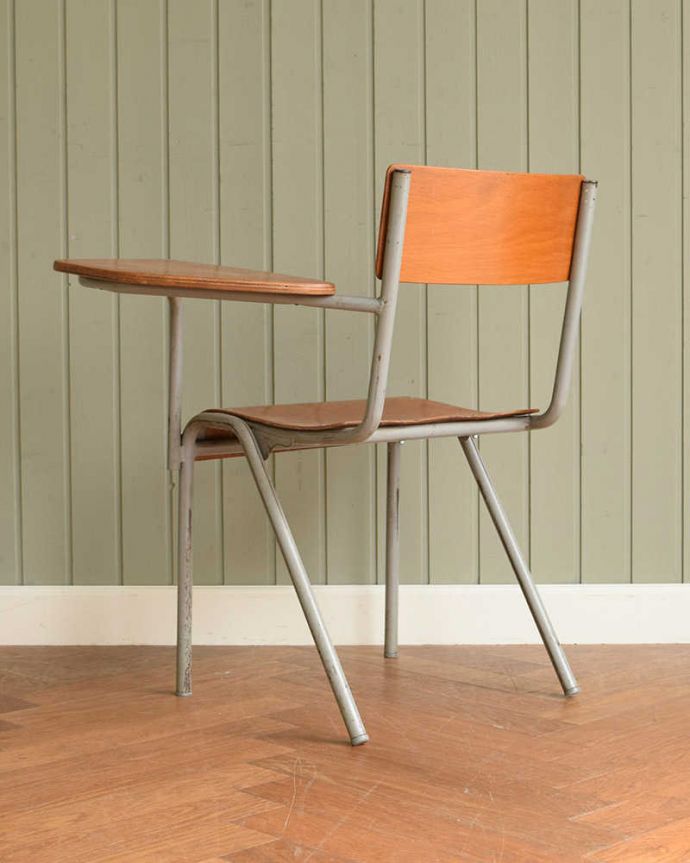 イギリスで見つけた棚付きのアンティーク スクールチェア(z-042-c