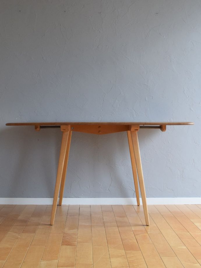 伸長式のおしゃれなダイニングテーブル、アーコール社のヴィンテージ