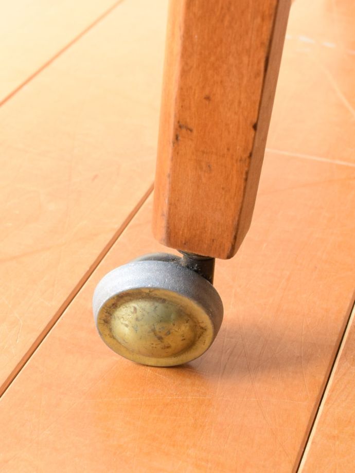 ミッドセンチュリースタイルのカッコいいワゴン、北欧スタイルの