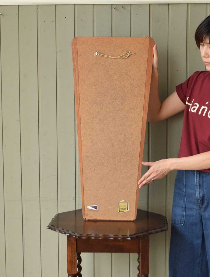 ビンテージのおしゃれな鏡、北欧スタイルにも合うウッドフレームの