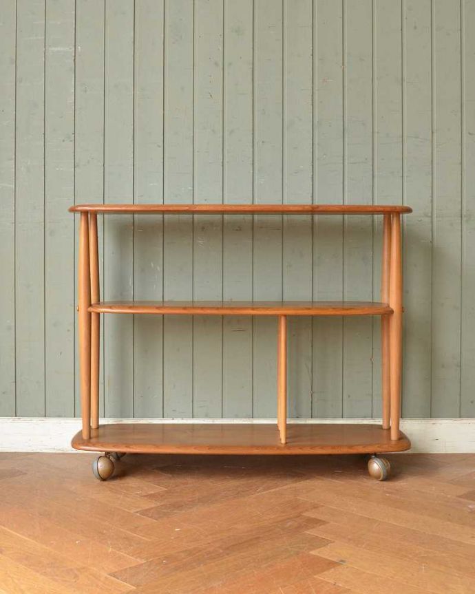 アーコール社のシンプルなアンティーク家具、あめ色のトロリー（ワゴン