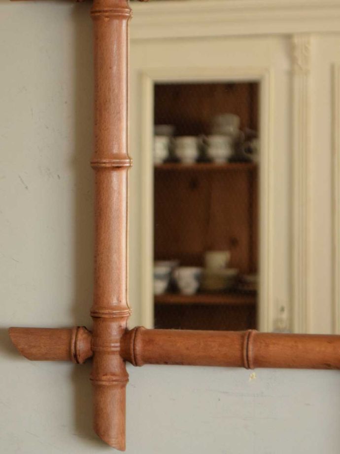 バンブーのフォルムがおしゃれなアンティークの鏡、フランスから届いた