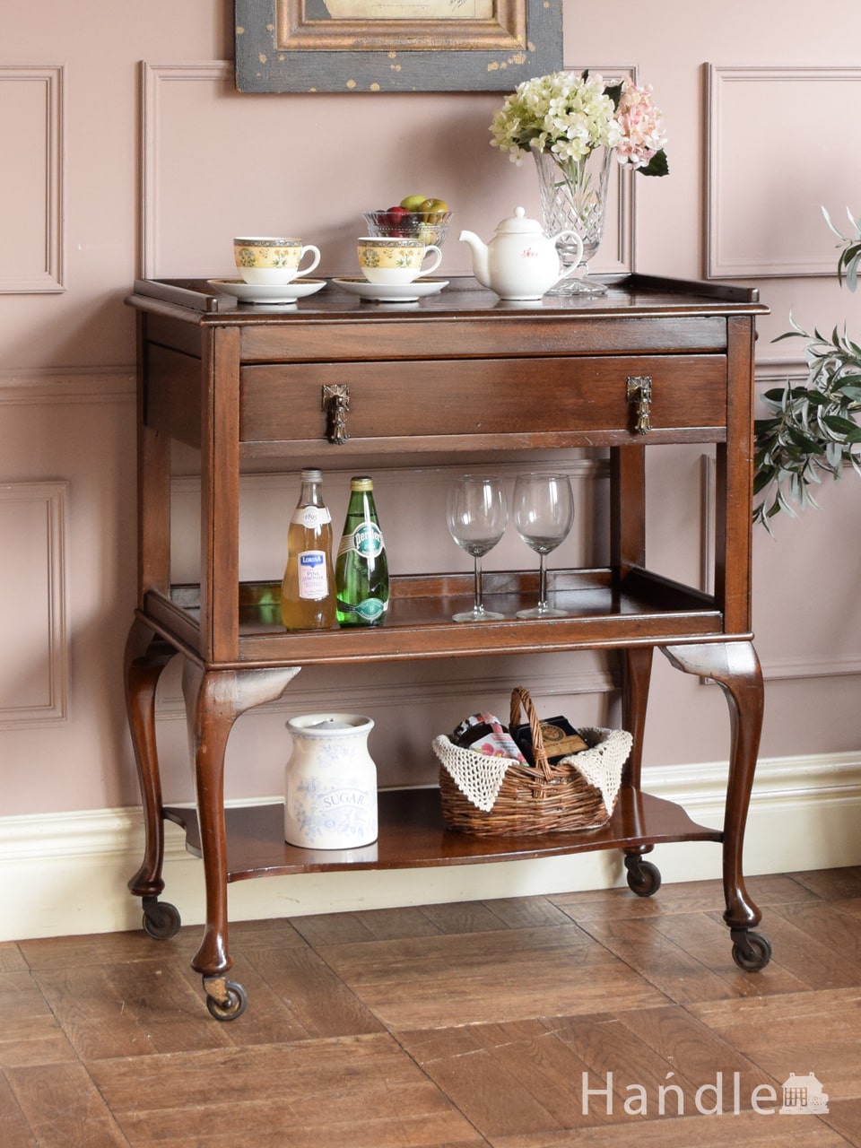 アンティークワゴン、サイズを変えて便利に使える家具(トロリー