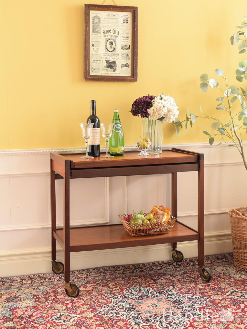 ミッドセンチュリーのおしゃれなワゴン、サービングトレイ付きの