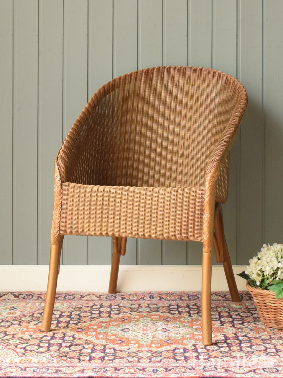 フランスでやっと見つけたパステルカラーの脚が可愛い、アンティークの