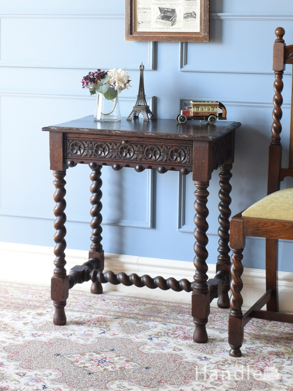 デスクに使えるアンティーク家具、引き出し付きのホールテーブル