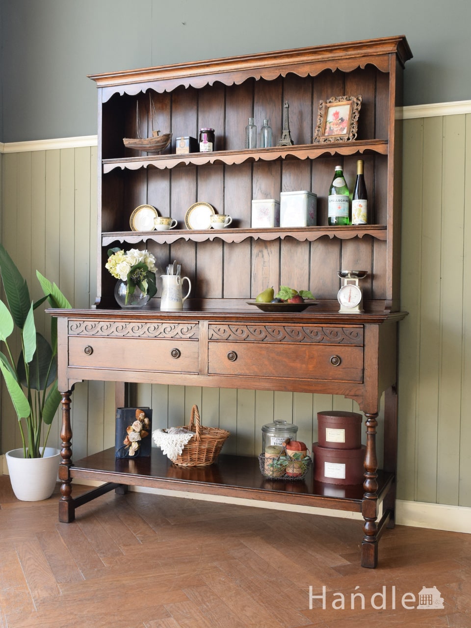 英国アンティークのキャビネット、オーク材のおしゃれな飾り棚