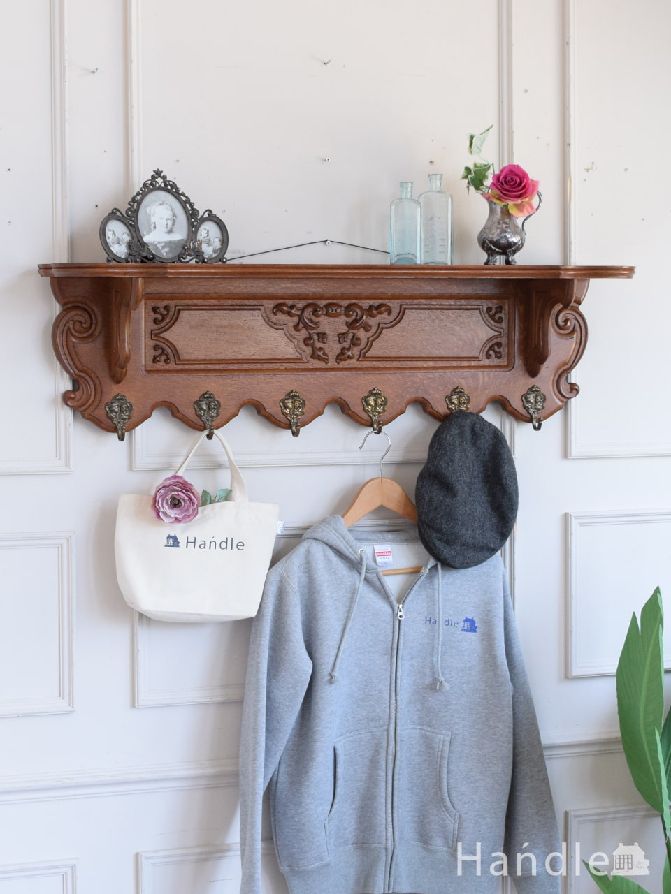 英国のアンティークの壁掛け棚、階段型のデザインがオシャレなウォール