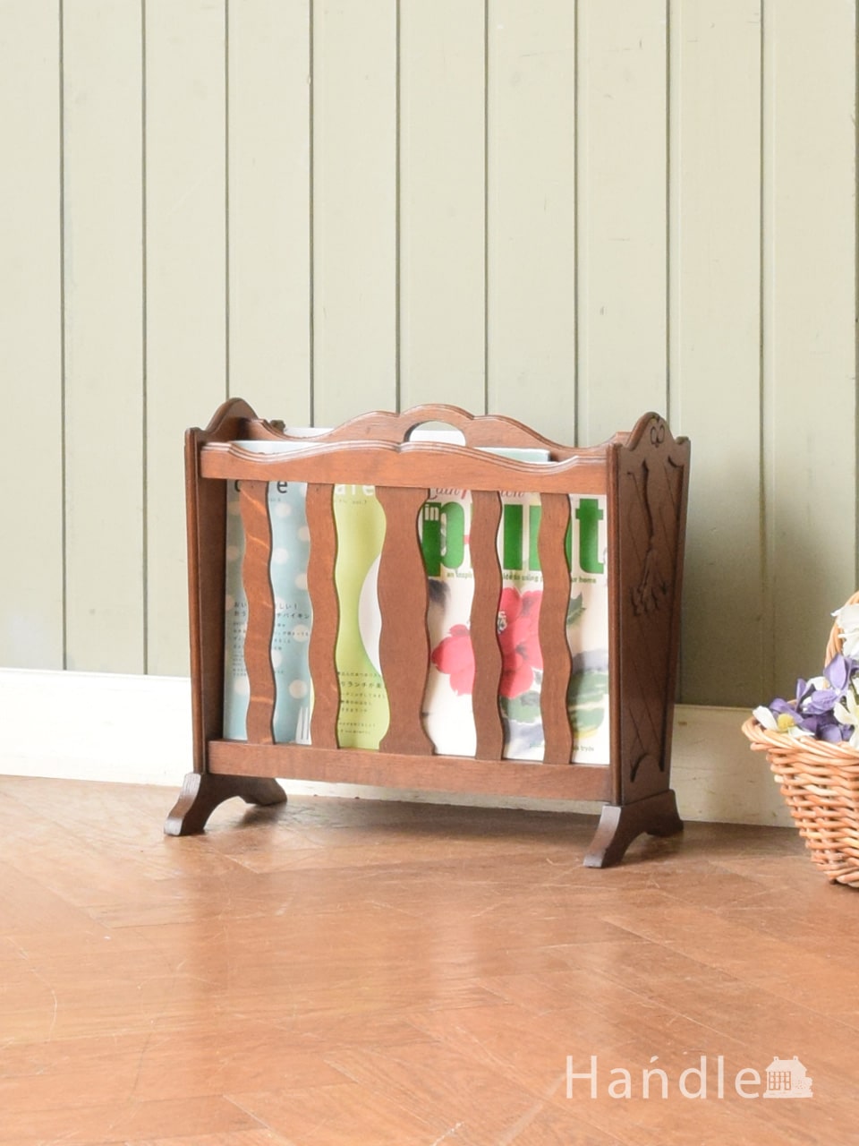 フランスから届いたアンティークのマガジンラック、おしゃれな雑誌収納