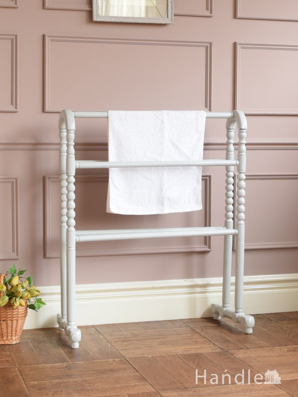 イギリスから届いたアンティークのタオル掛け、ボビンレッグが