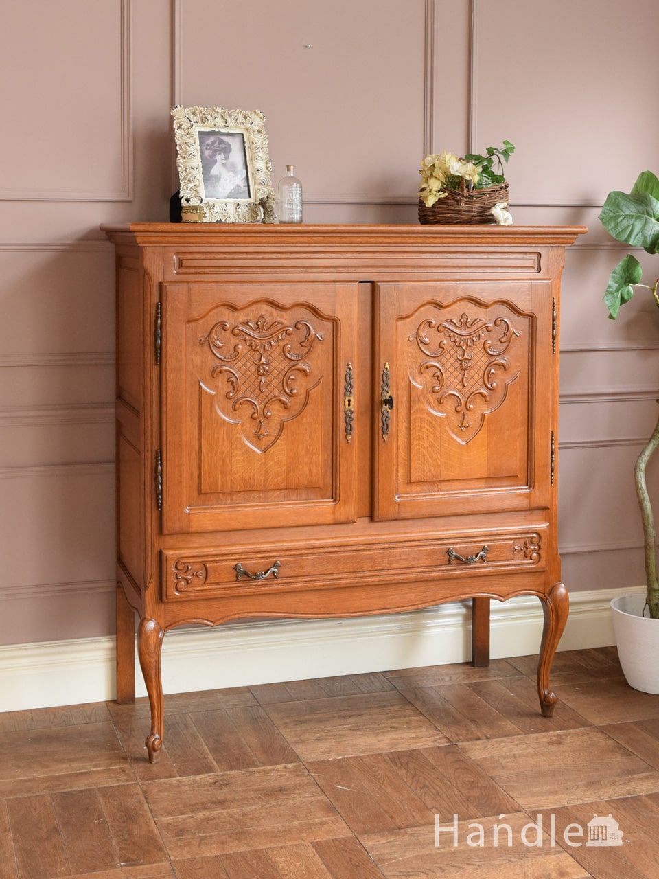 猫足がおしゃれなアンティーク家具、フランスから届いた素敵なサイド