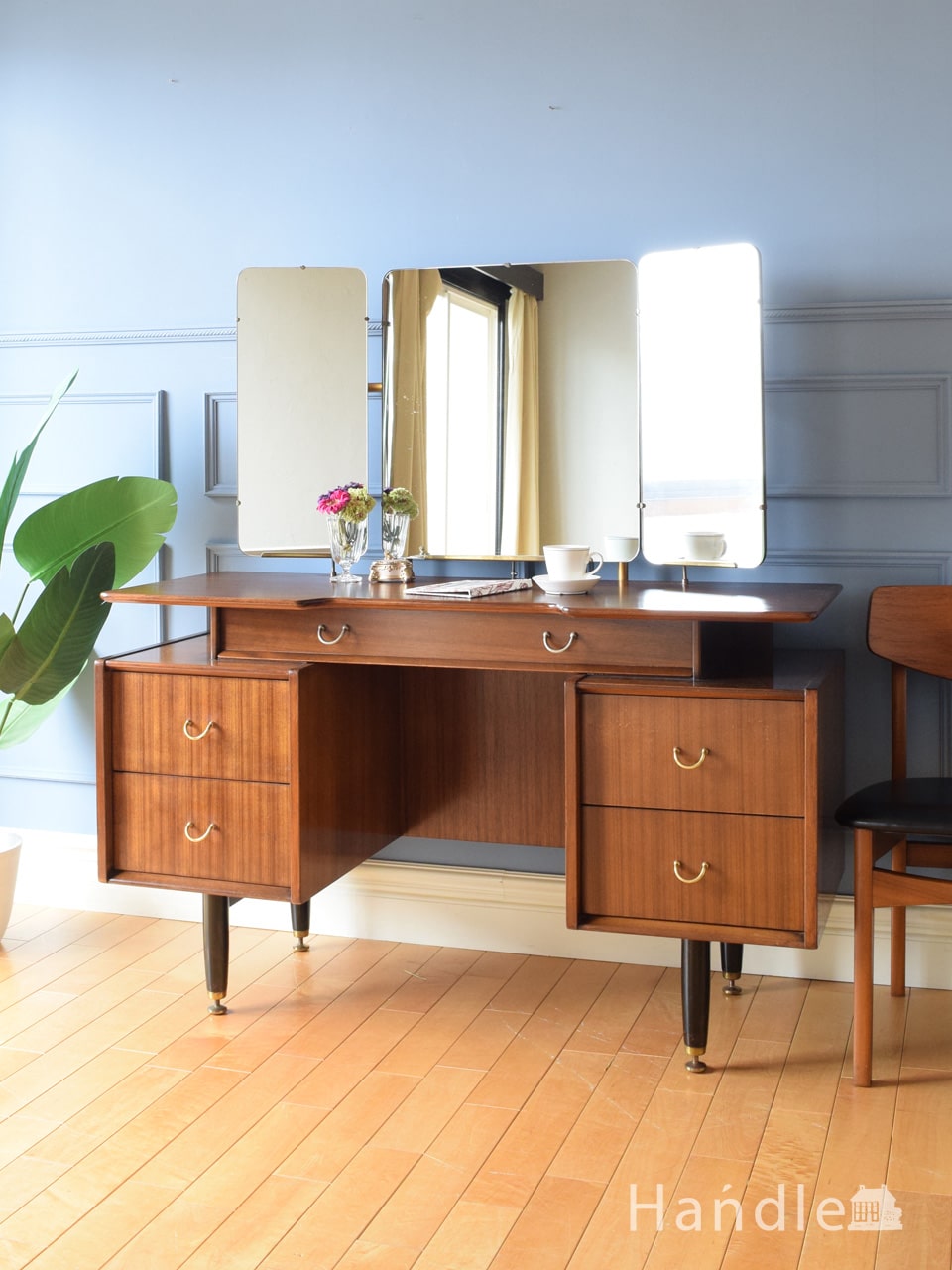 イギリスから届いたおしゃれなドレッサー、G-PLANのビンテージ三面鏡(k